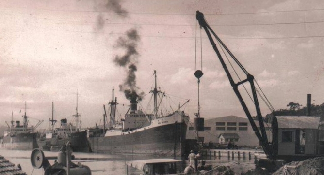 Guindaste centenário do Porto de São Francisco é exposto na entrada de Florianópolis