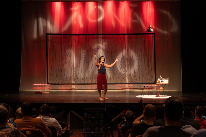 Espet&aacute;culo que faz parte da 2&ordf; edi&ccedil;&atilde;o do Divers&atilde;o e Arte, projeto cultural da ArcelorMittal, ser&aacute; apresentado no dia 13 de setembro, no Cine Teatro X de Novembro.