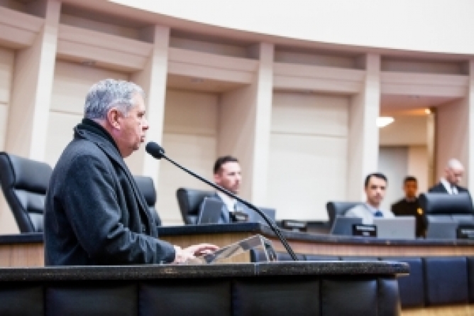 Deputado M&aacute;rio Motta repercutiu a morte de Rodolfo Pinto da Luz durante a sess&atilde;o desta quinta-feira (3)