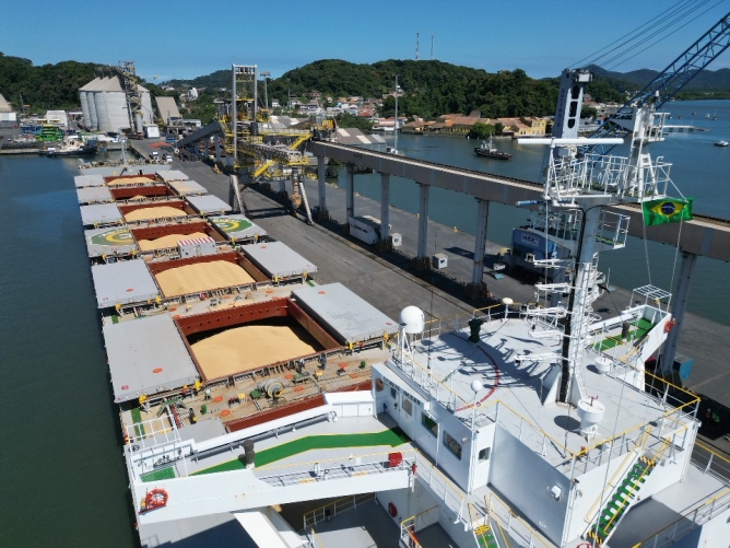   Resultado foi impulsionado principalmente por investimentos de R$ 250 milh&otilde;es em instala&ccedil;&otilde;es e prepara&ccedil;&atilde;o do Terminal Portu&aacute;rio Santa Catarina para exporta&ccedil;&atilde;o de gr&atilde;os